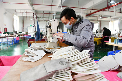 興義:扶貧車間復工復產(chǎn)促增收