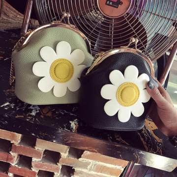 【2017日韓新款時尚百搭立體小花鏈條女包單肩斜挎包逛街小包包G-559】高碑店市泗莊魔方箱包加工廠 - 產(chǎn)品庫