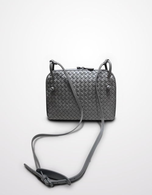 女包加工廠手工制作皮具產(chǎn)品的具體流程